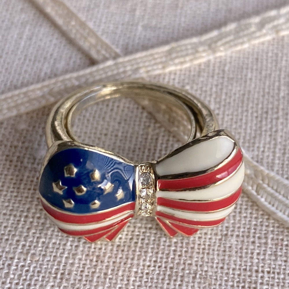 Avon Patriotic Bow Ring